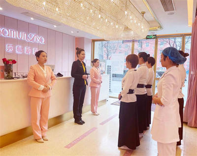 長(zhǎng)坡厚雪好賽道，成功不負(fù)有心人——記莎蔓莉莎員工王興莉的生活美容服務(wù)之路